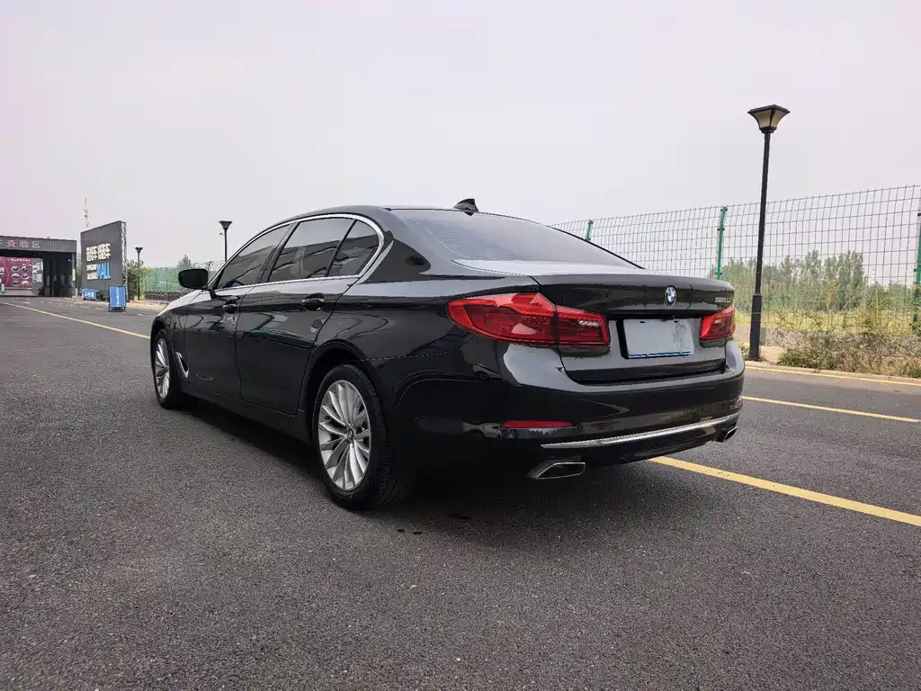 BMW 5 Series — миниатюра 6