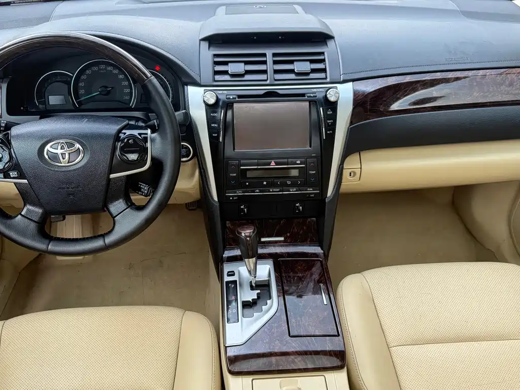 Toyota Camry — миниатюра 5