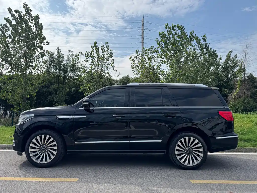 Lincoln Navigator — миниатюра 21