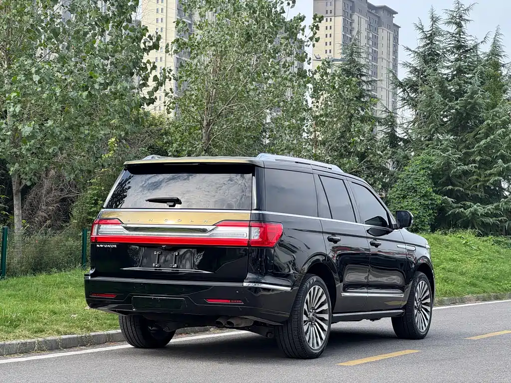 Lincoln Navigator — миниатюра 22