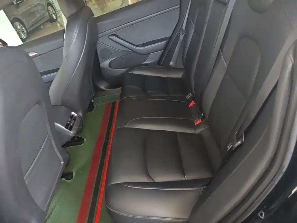 Tesla Model 3 — миниатюра 17