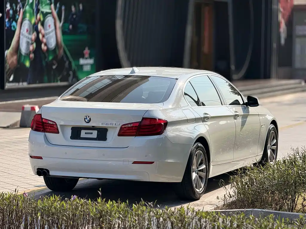 BMW 5 Series — миниатюра 4