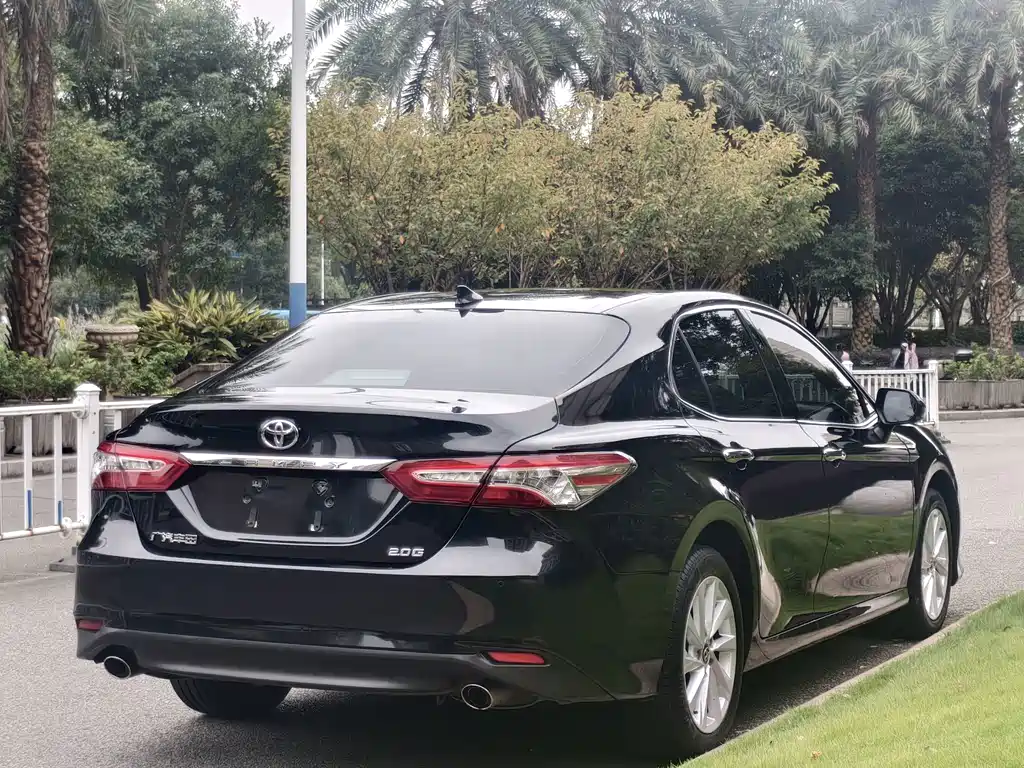 Toyota Camry — миниатюра 7