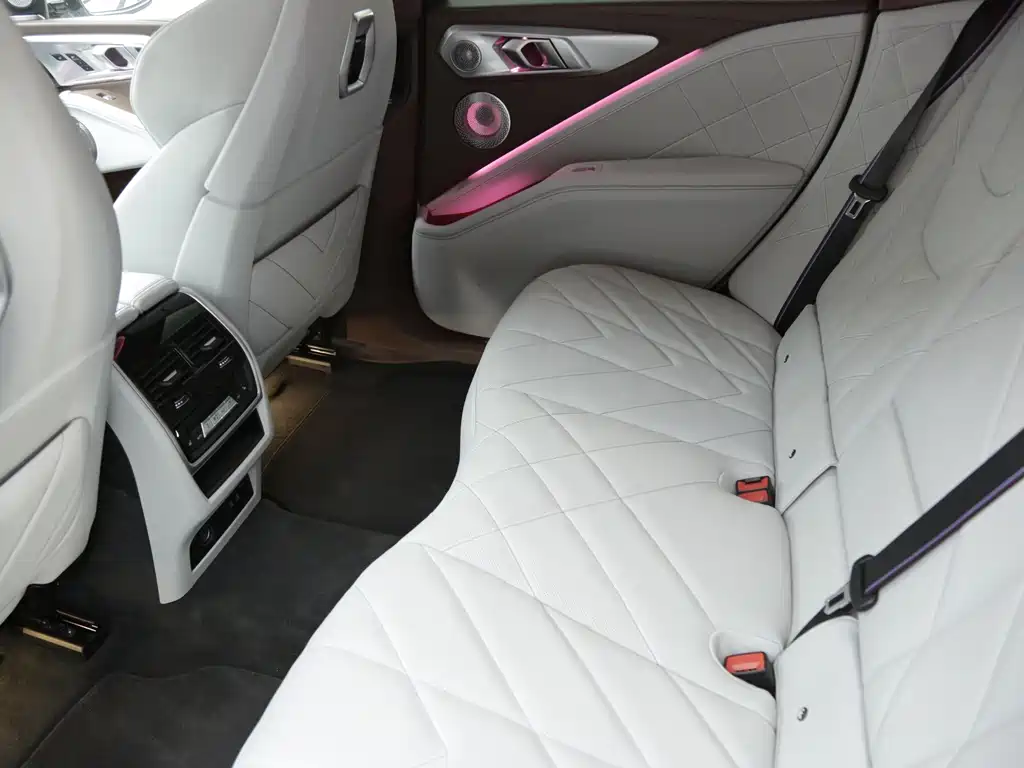 BMW XM — миниатюра 11