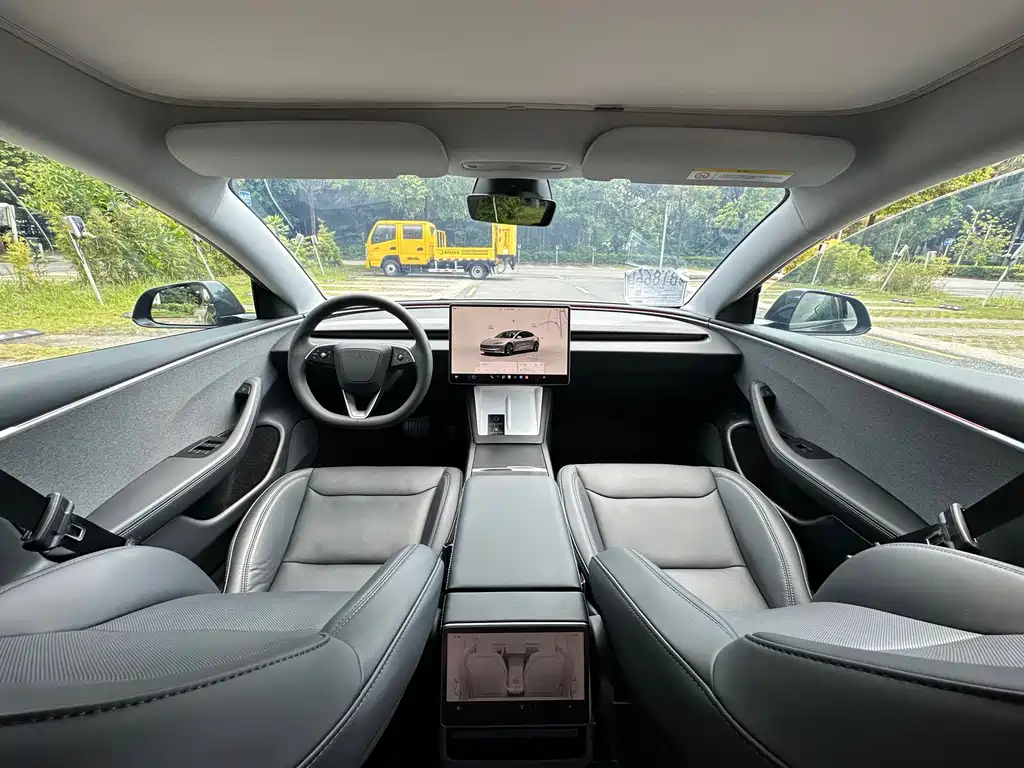 Tesla Model 3 — миниатюра 11