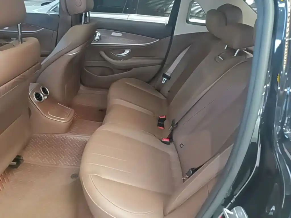Mercedes-Benz E-Class — миниатюра 17
