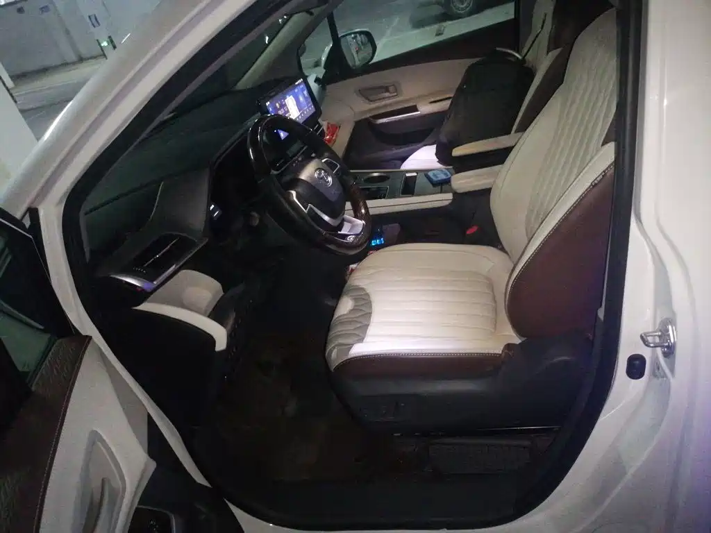 Toyota Sienna — миниатюра 8