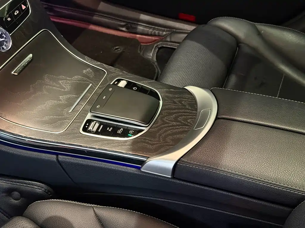 Mercedes-Benz C-Class — миниатюра 8