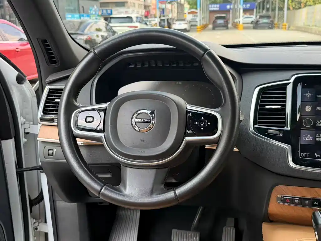 Volvo XC90 — миниатюра 8