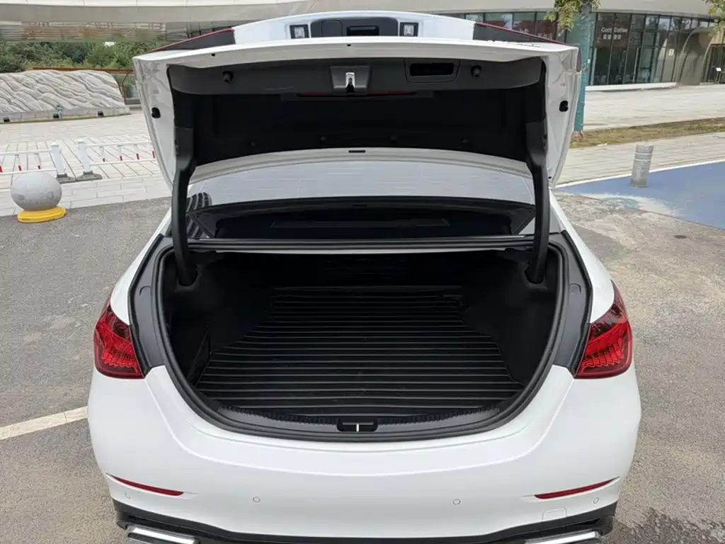 Mercedes-Benz C-Class — миниатюра 20