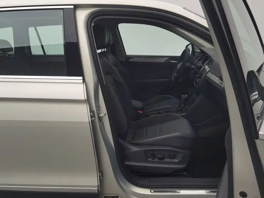 Volkswagen Tiguan L — миниатюра 23