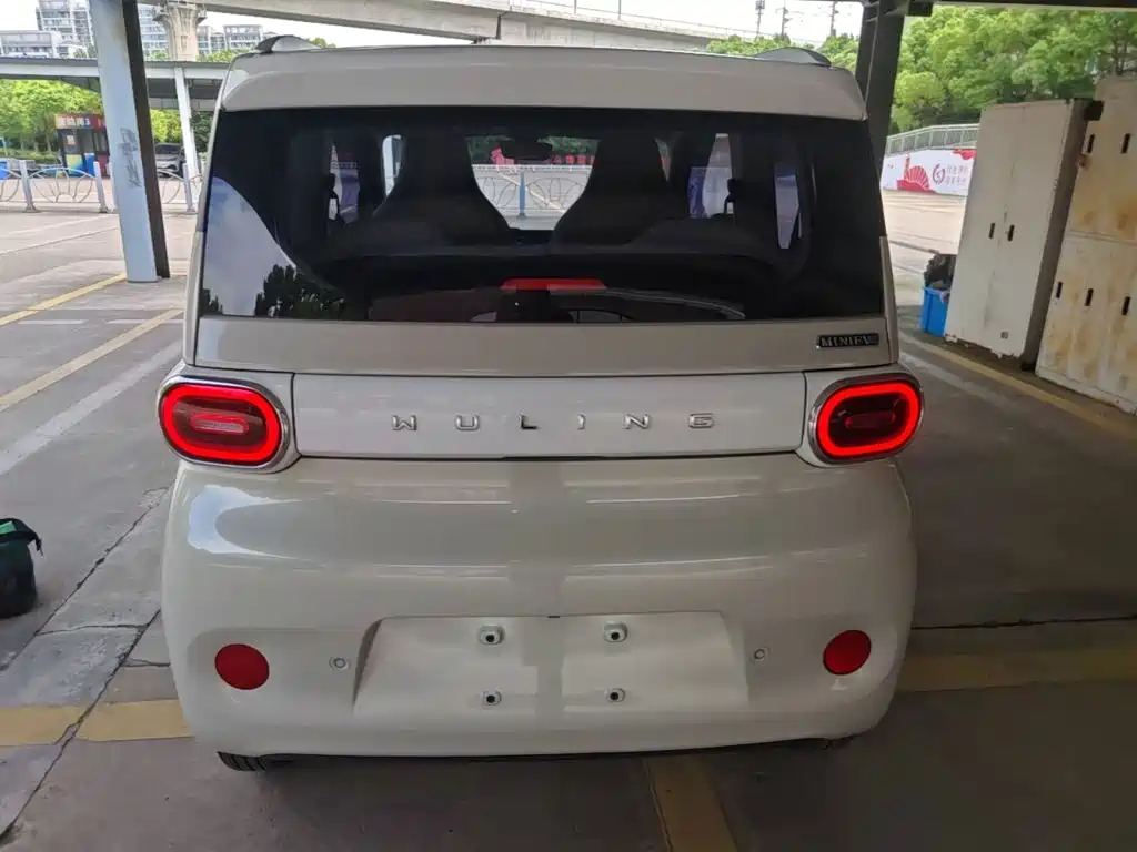 Wuling MINIEV — миниатюра 6