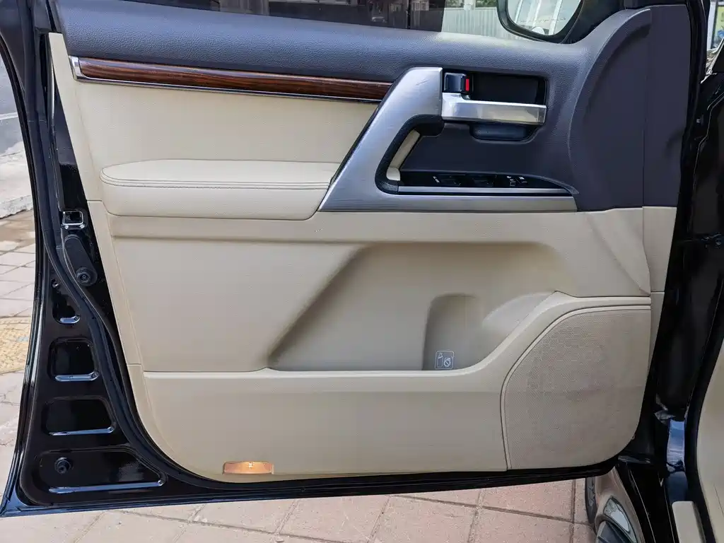 Toyota Land Cruiser 2018 5.7L VX-R