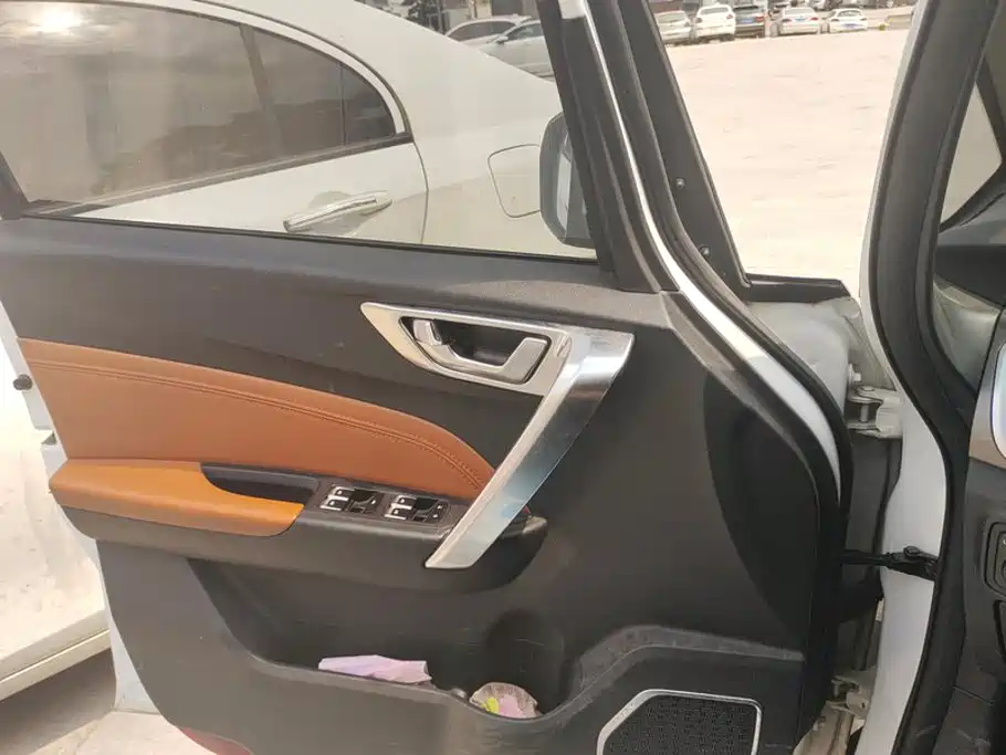 Geely Vision X3 — миниатюра 7