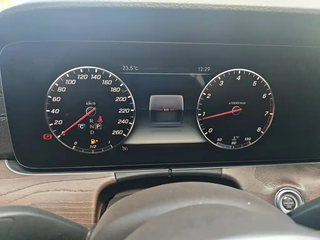 Mercedes-Benz E-Class — миниатюра 4