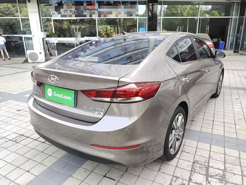 Hyundai Elantra — миниатюра 7
