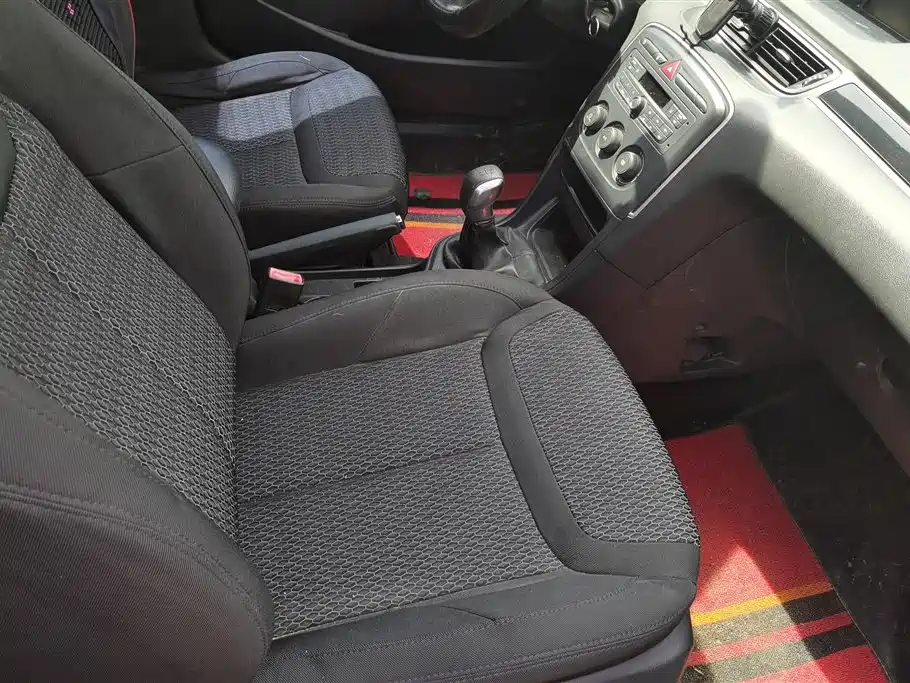 Peugeot 308 2014 1.6L MT