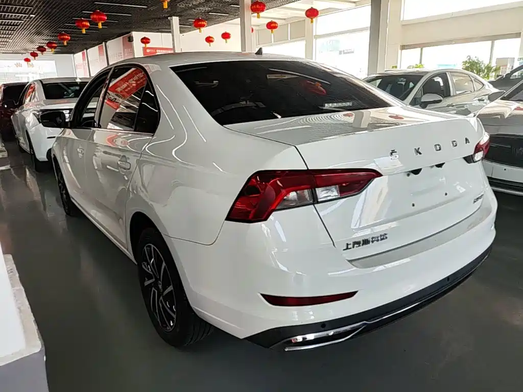 Skoda Rapid — миниатюра 5