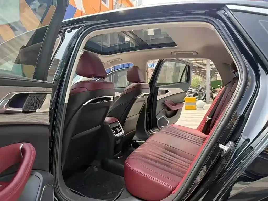 Hongqi Hongqi H5 — миниатюра 6