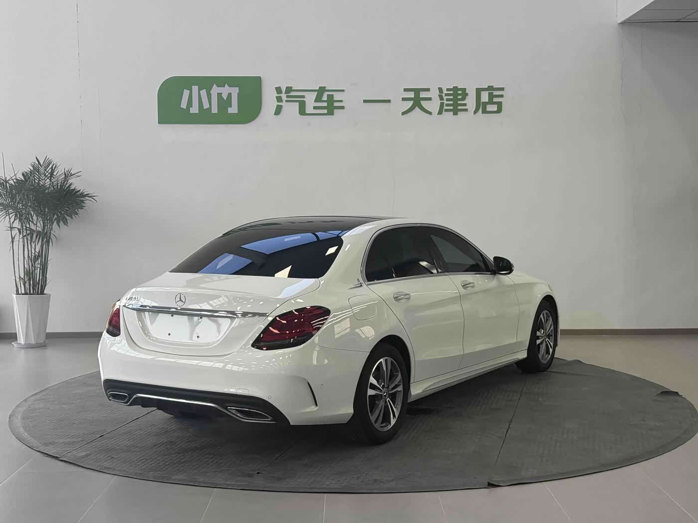 Mercedes-Benz C-Class 1.5 л 2021 г. Белый, пробег 33000 км