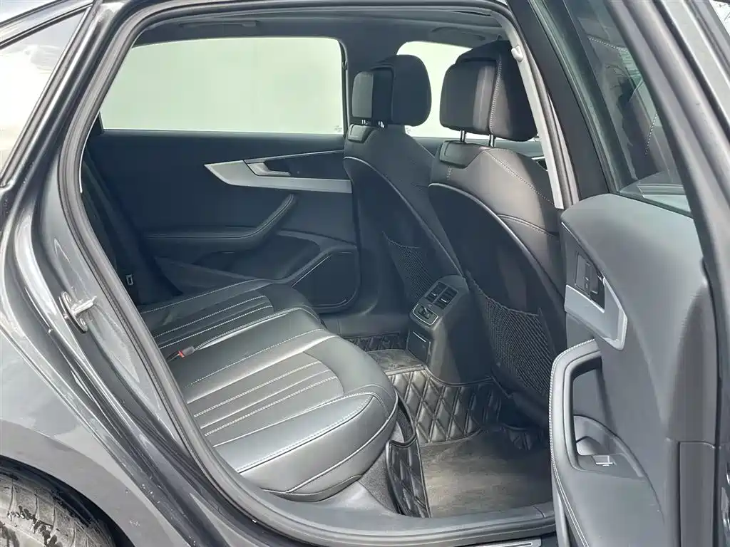 Audi A4L 2023 40 TFSI Luxury