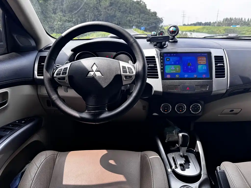 Mitsubishi Outlander (Import) — миниатюра 6