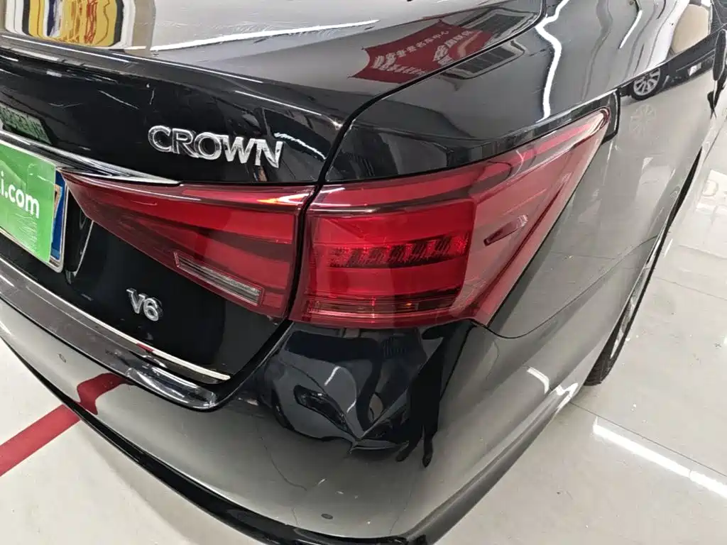 Toyota Crown — миниатюра 8