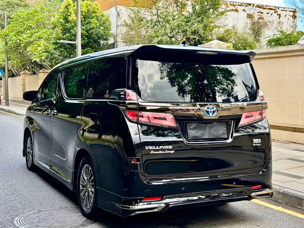 Toyota Vellfire — миниатюра 18