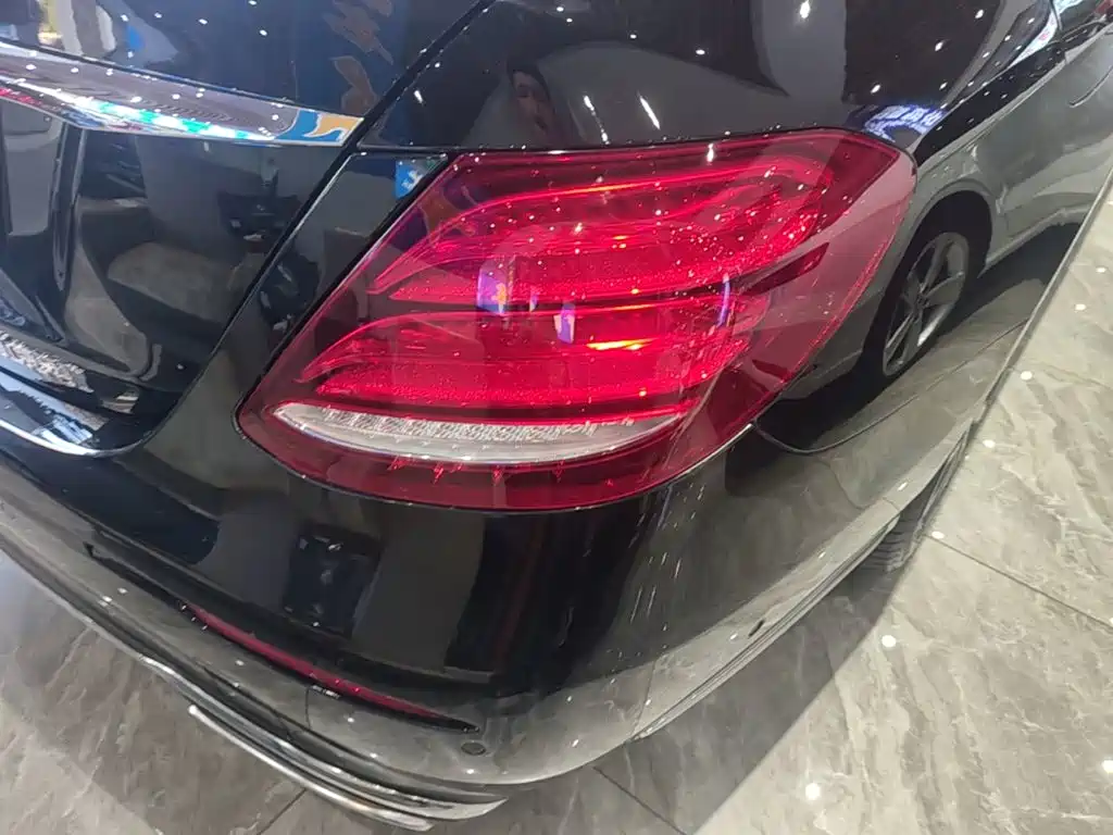 Mercedes-Benz E-Class — миниатюра 8