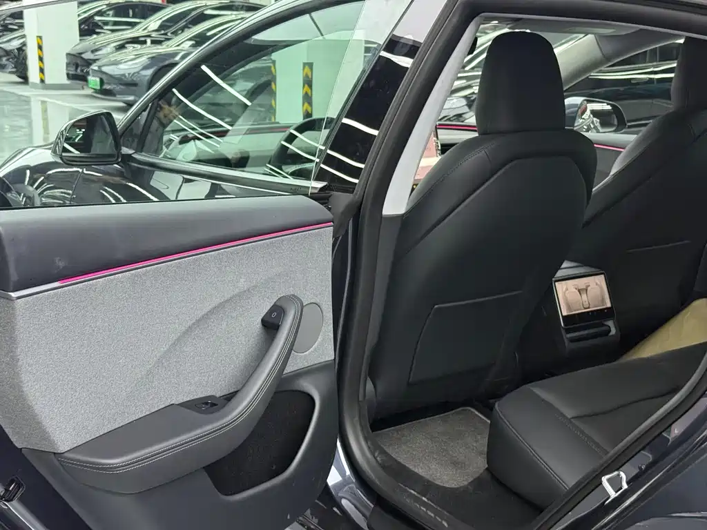 Tesla Model 3 — миниатюра 14