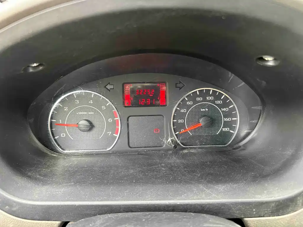 Wuling Rongguang V — миниатюра 7