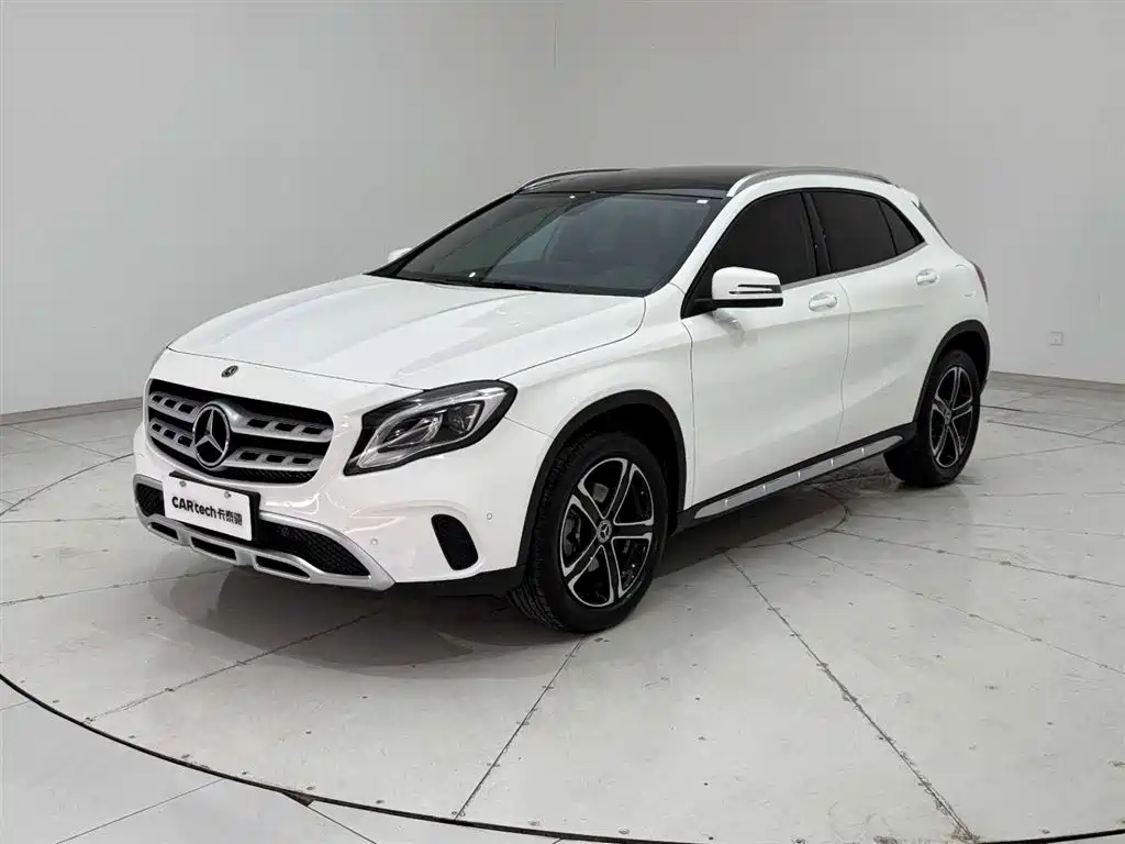 MERCEDES-BENZ GLA