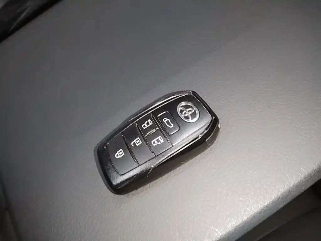 Toyota Sienna — миниатюра 9