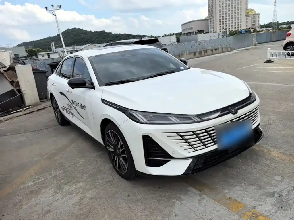 Changan Eado — миниатюра 4