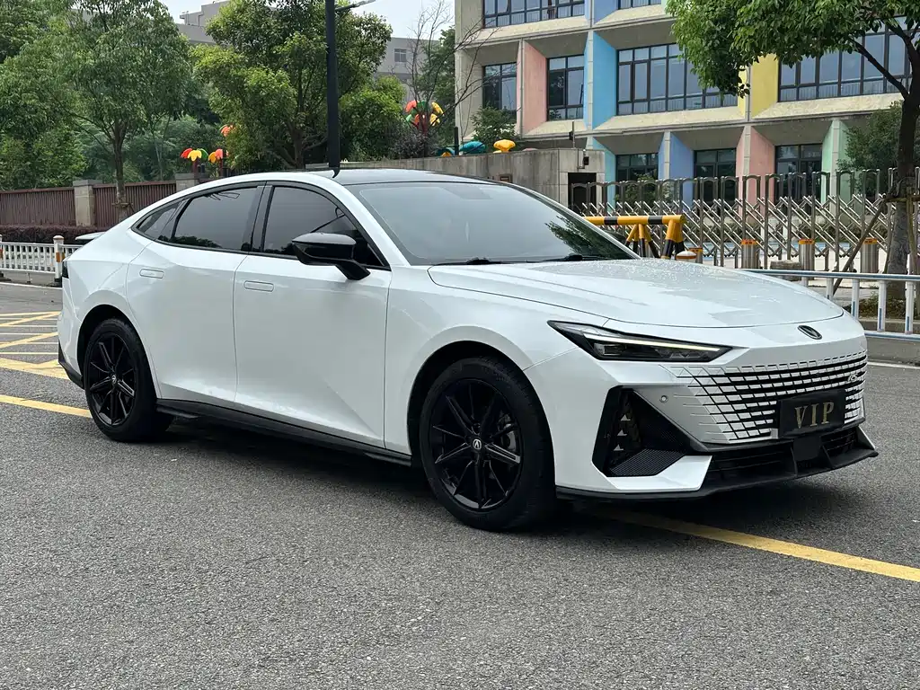 Changan UNI-V 2022 1.5T Luxury