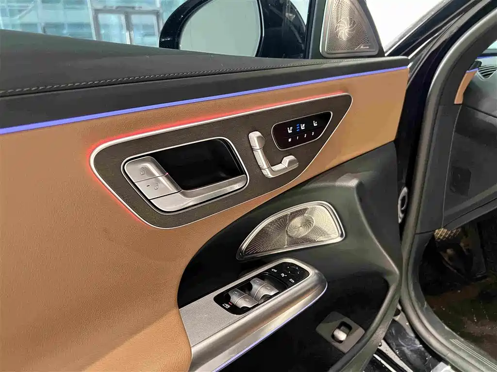 Mercedes-Benz E-Class — миниатюра 5