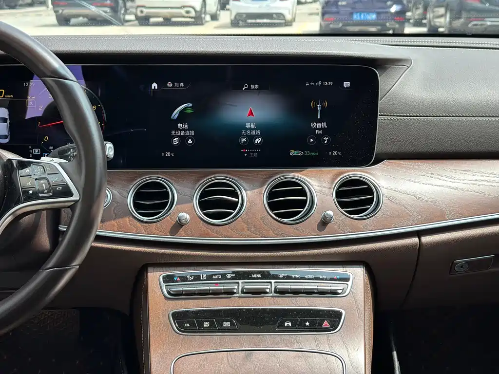 Mercedes-Benz E-Class — миниатюра 12