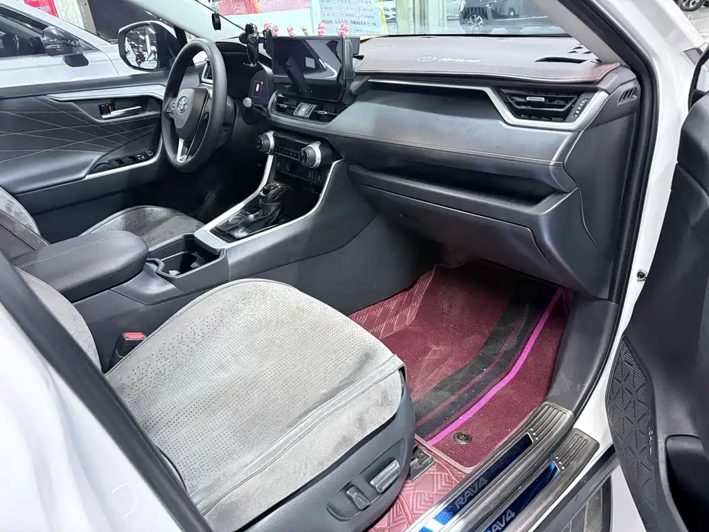 Toyota RAV4 — миниатюра 17