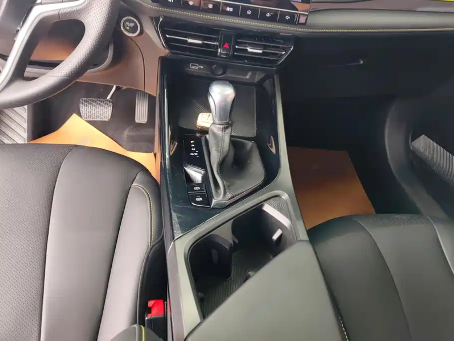 Roewe i5 Facelift 1.5L CVT Diamond Edition, фото 16