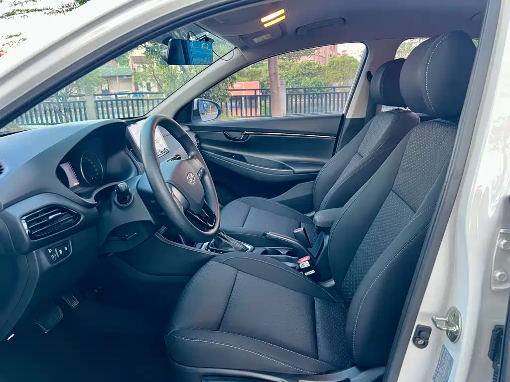 Hyundai Elantra — миниатюра 4
