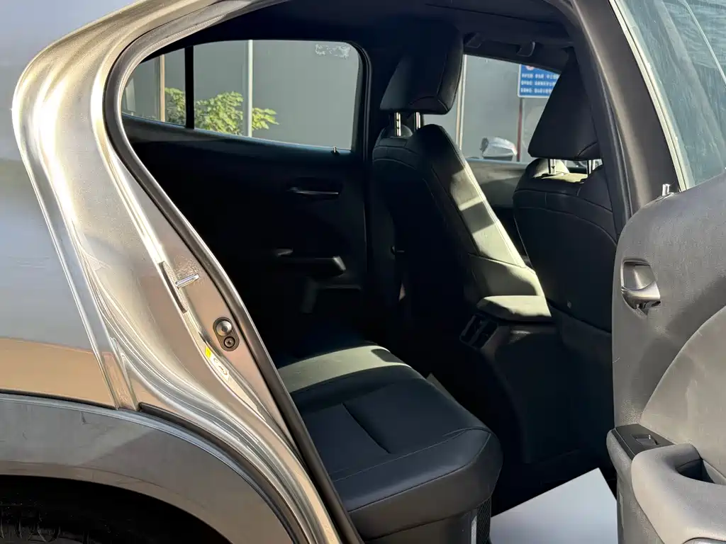 Lexus UX — миниатюра 11