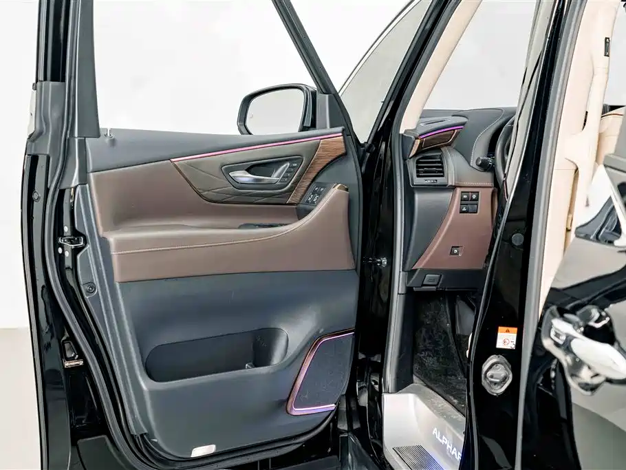 Toyota Vellfire — миниатюра 18