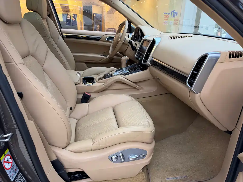 Porsche Cayenne — миниатюра 13