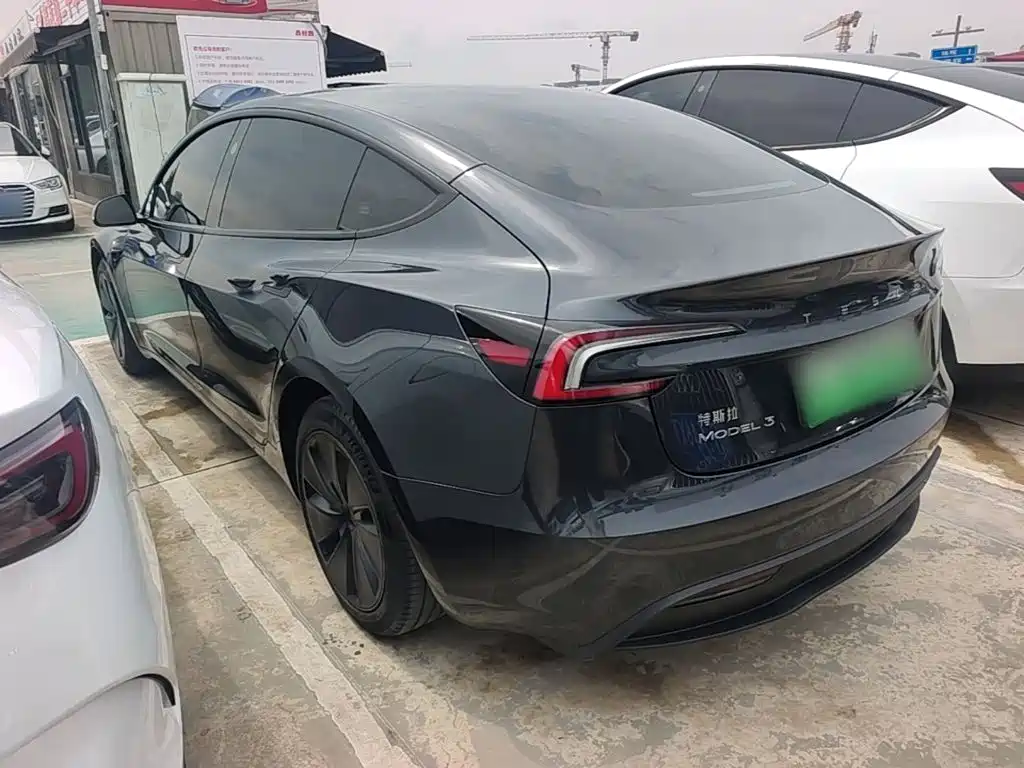 Tesla Model 3 — миниатюра 5