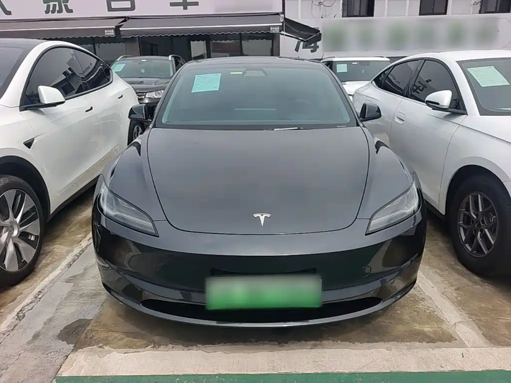 Tesla Model 3 — миниатюра 3