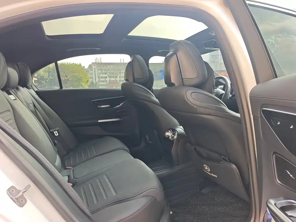 Mercedes-Benz C-Class — миниатюра 11