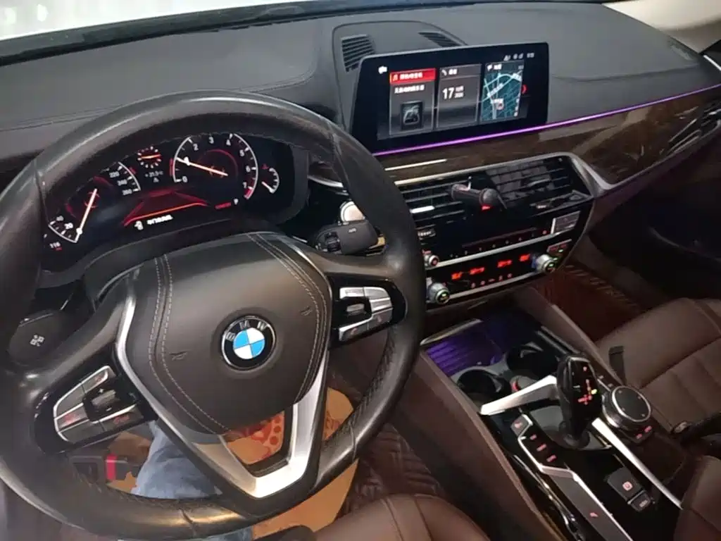 BMW 5 Series — миниатюра 10
