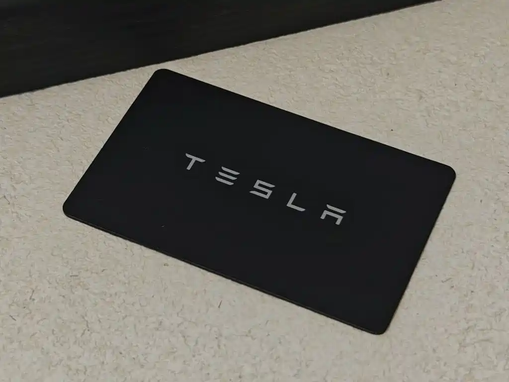 Tesla Model Y — миниатюра 9