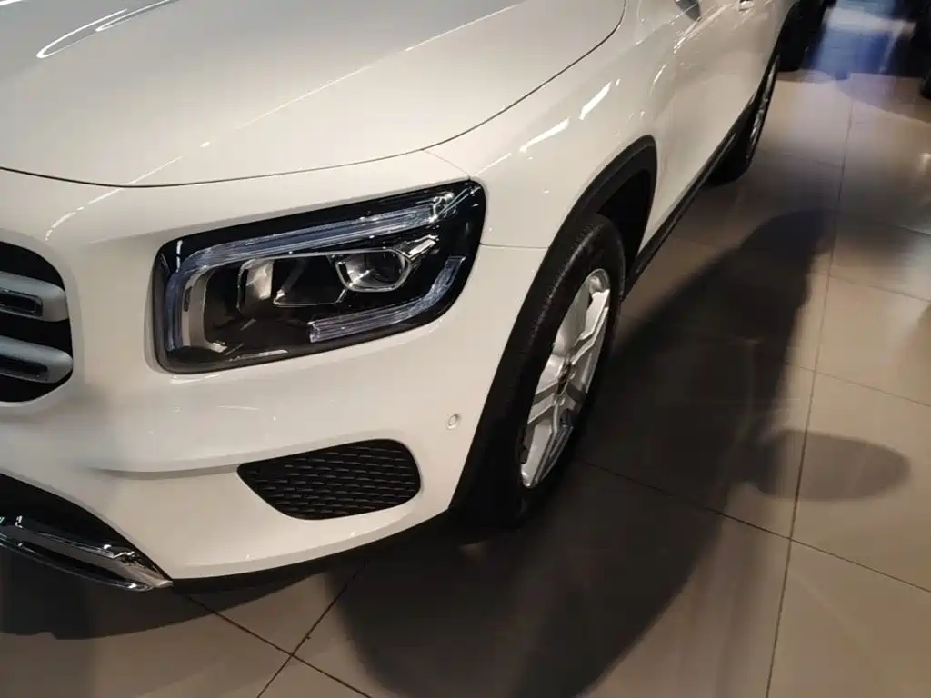 Mercedes-Benz GLB — миниатюра 24