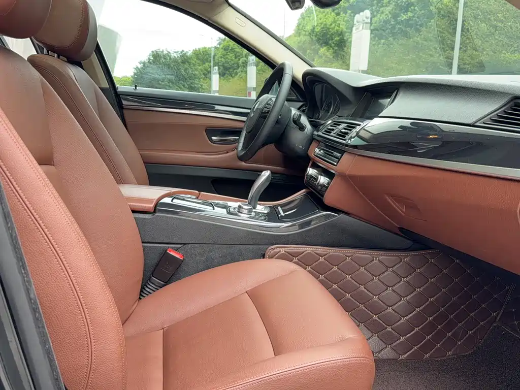 BMW 5 Series — миниатюра 15
